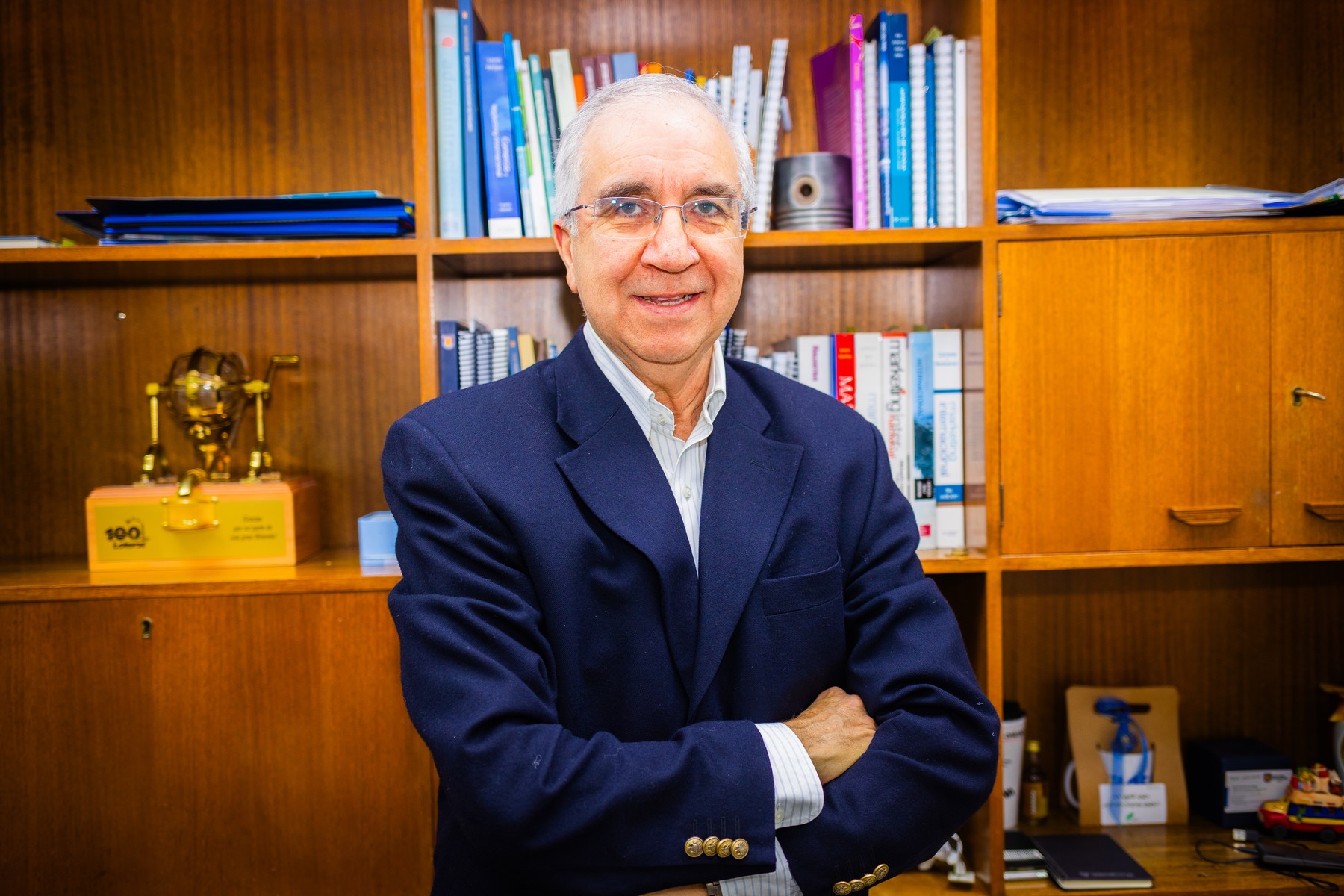 Dr. Álvaro Escobar González